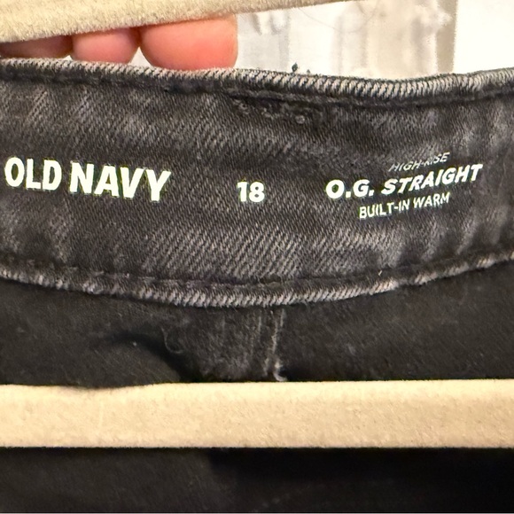 Old Navy Women's Black Straight Jeans - Picture 3 of 3